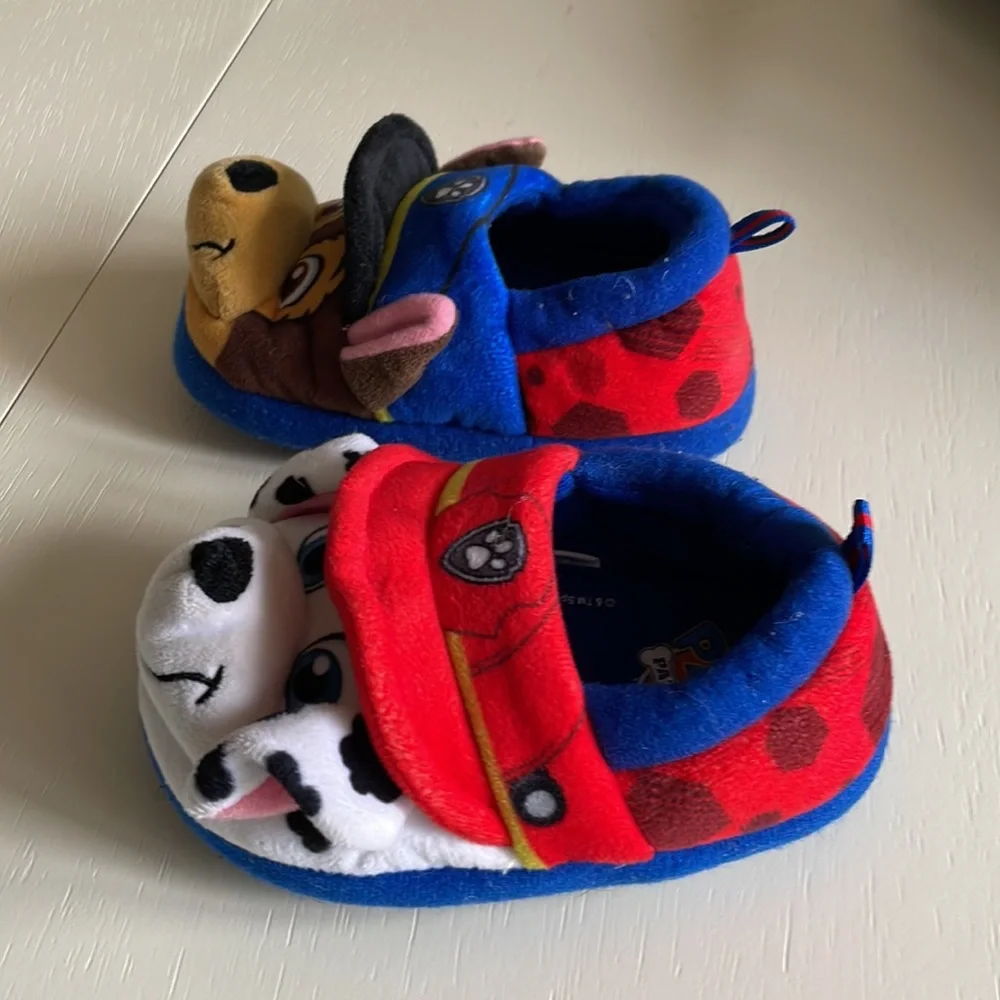 Paw patrol unisex slippers size 5/6